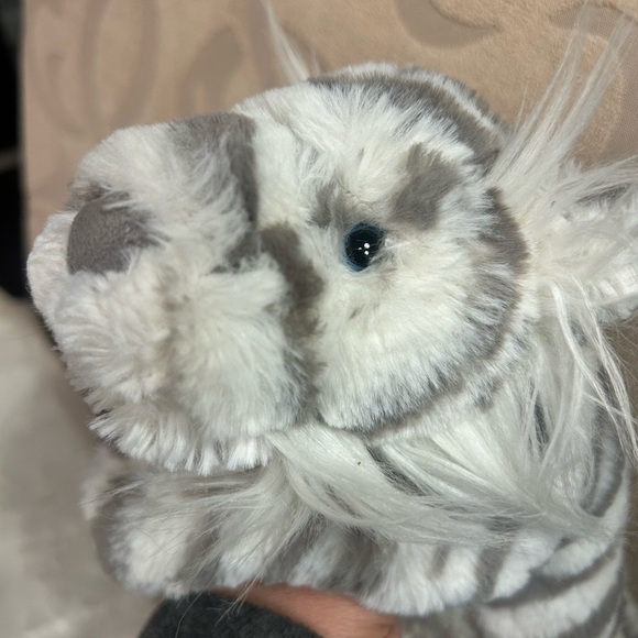 Jellycat Sacha Snow Tiger - Picture 4 of 5